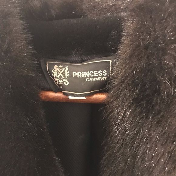 Princess Garment Women’s Faux Fur- Size Medium - Picture 9 of 13